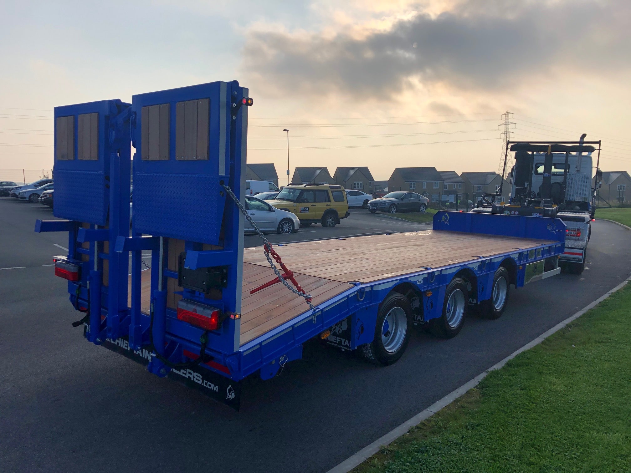 Volvo FMX 500 Sleeper Hookloader With Plant Trailer