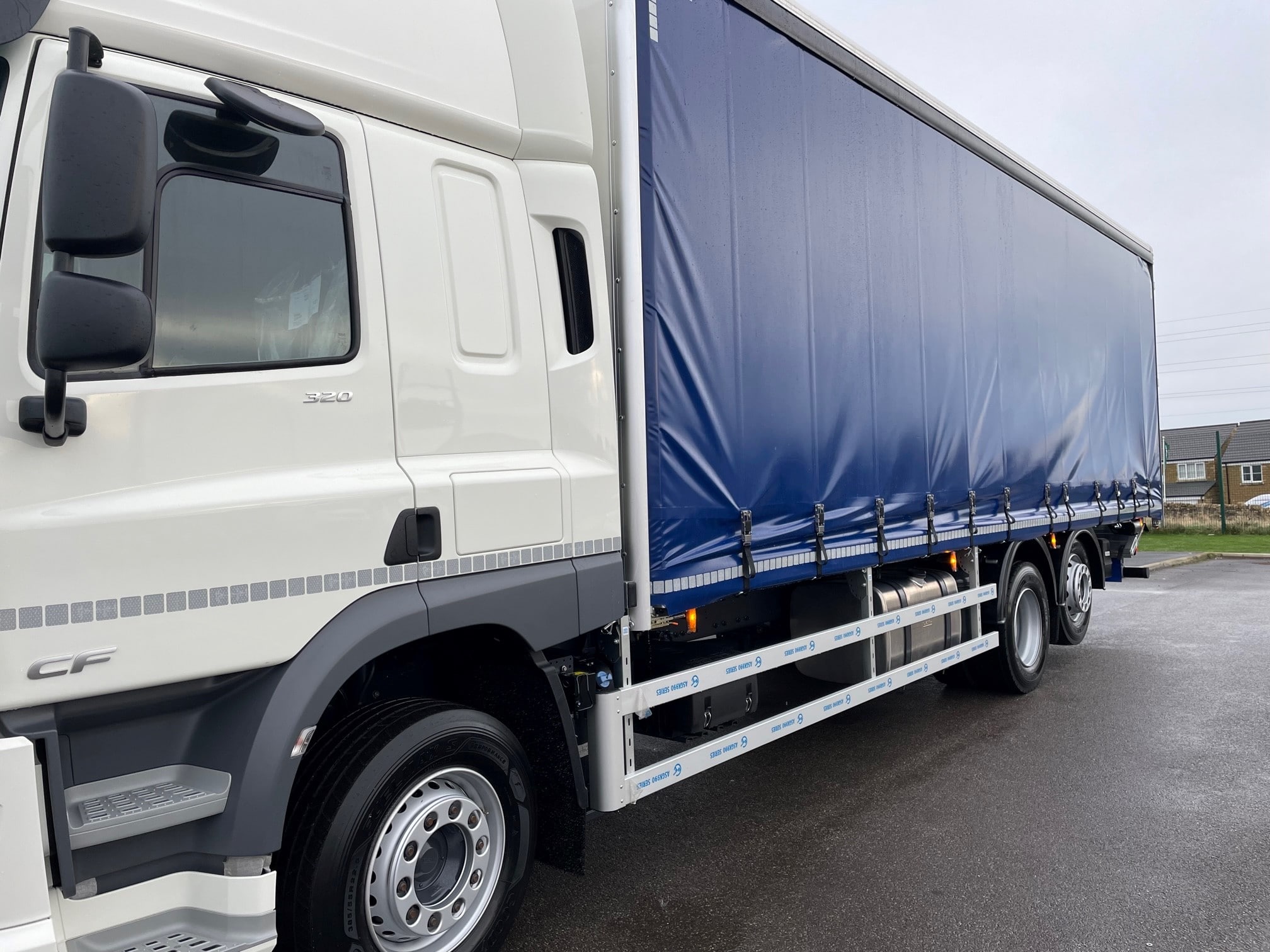 DAF (2022) CF320 Curtainsider With Tail Lift