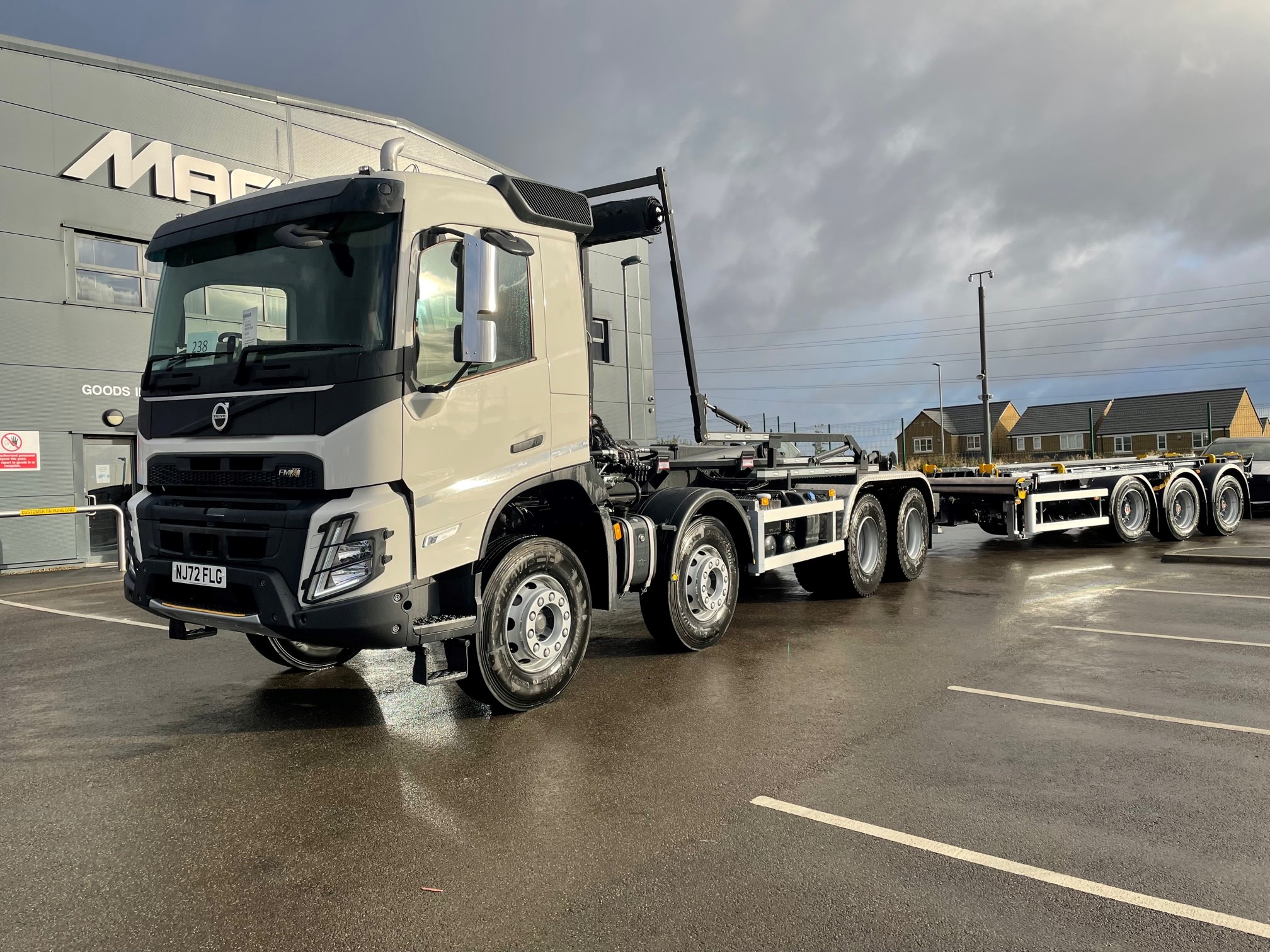 We are releasing the Volvo FMX 460 8x4 chassis with a 30t hook device in a  rich version of additional equipment. A vehicle for our domestic customer.  (16.08.2022) - SLT Group