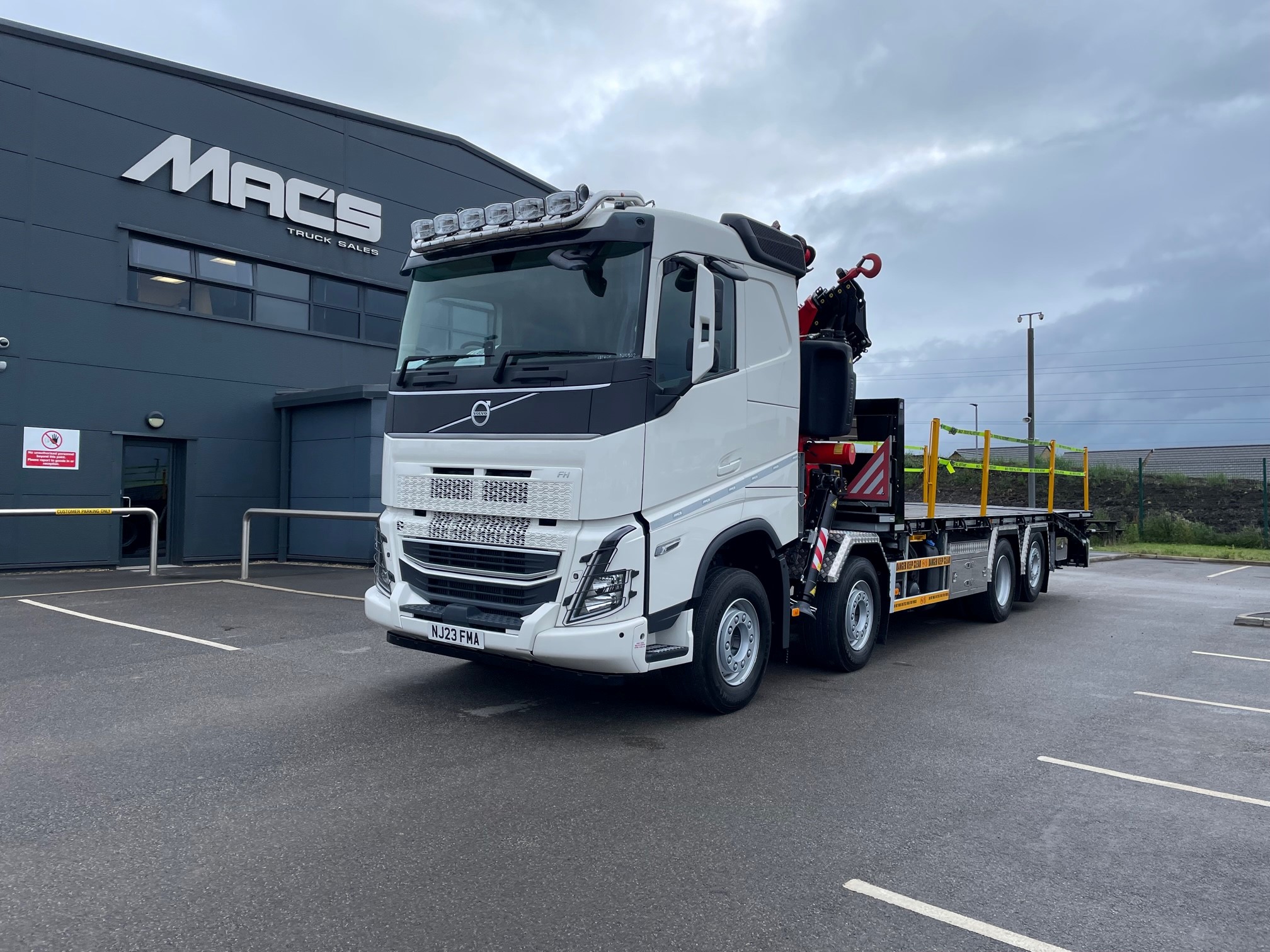 Volvo (2026) FH460 F485 Crane Cheesewedge