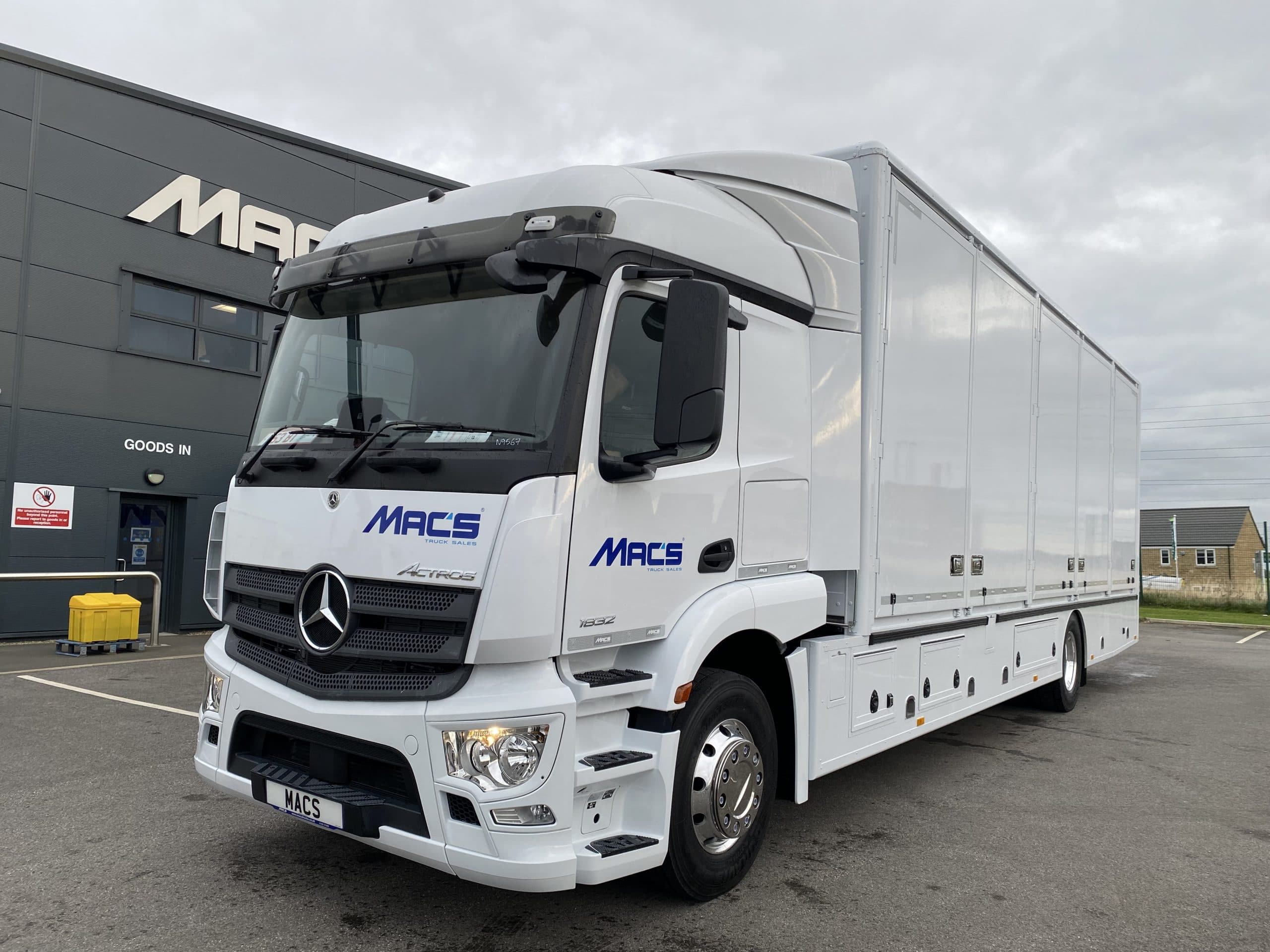 Mercdes Benz (2024) 1832 Actros 4x2 Removal Truck Macs Trucks