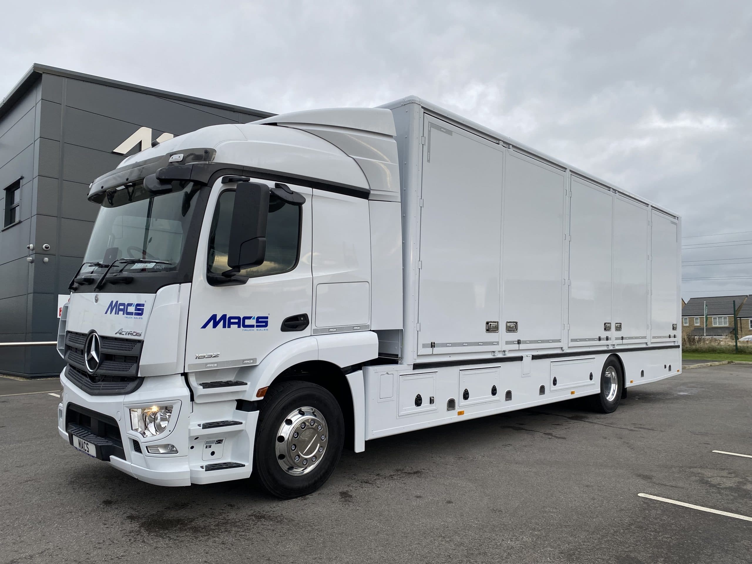 Mercdes Benz (2024) 1832 Actros 4x2 Removal Truck Macs Trucks