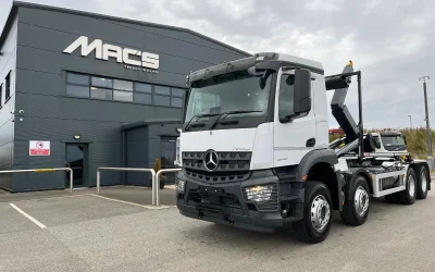 Mercedes (2024) 8×4 VDL Hookloader