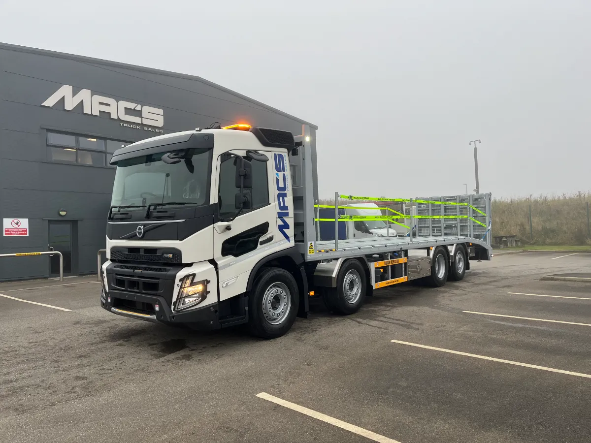 Volvo (2026) FMX460 8X2 32T Mac's Access Spec Beavertail
