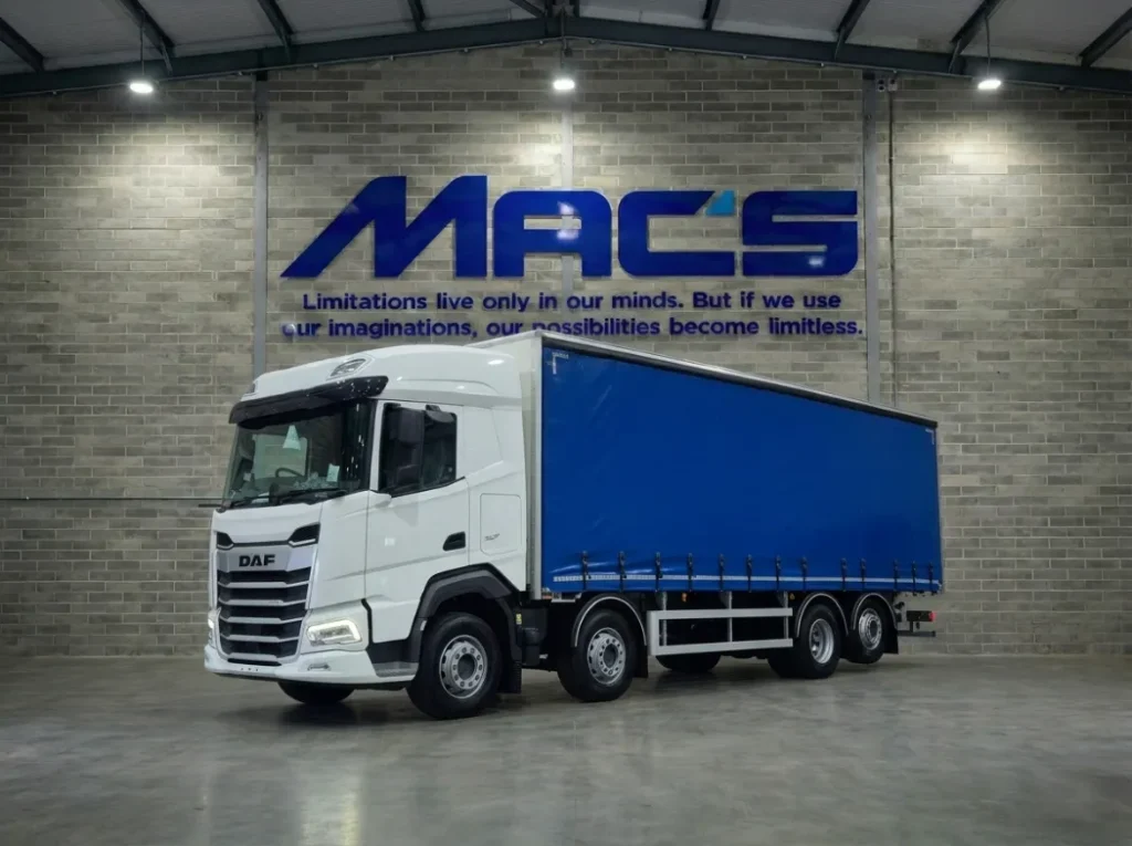 DAF (2026) XF480 8×2 Curtainsider Moffet Carrier