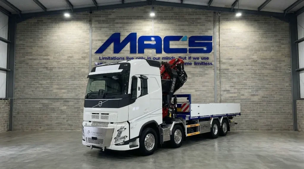 Volvo (2026) FH500 8×2 32T FASSI F705 W/ Fly Jib