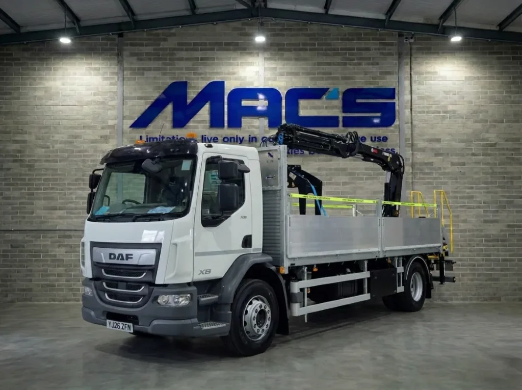 DAF (2026) XB260 4X2 18T HIAB 118 Builders Merchant