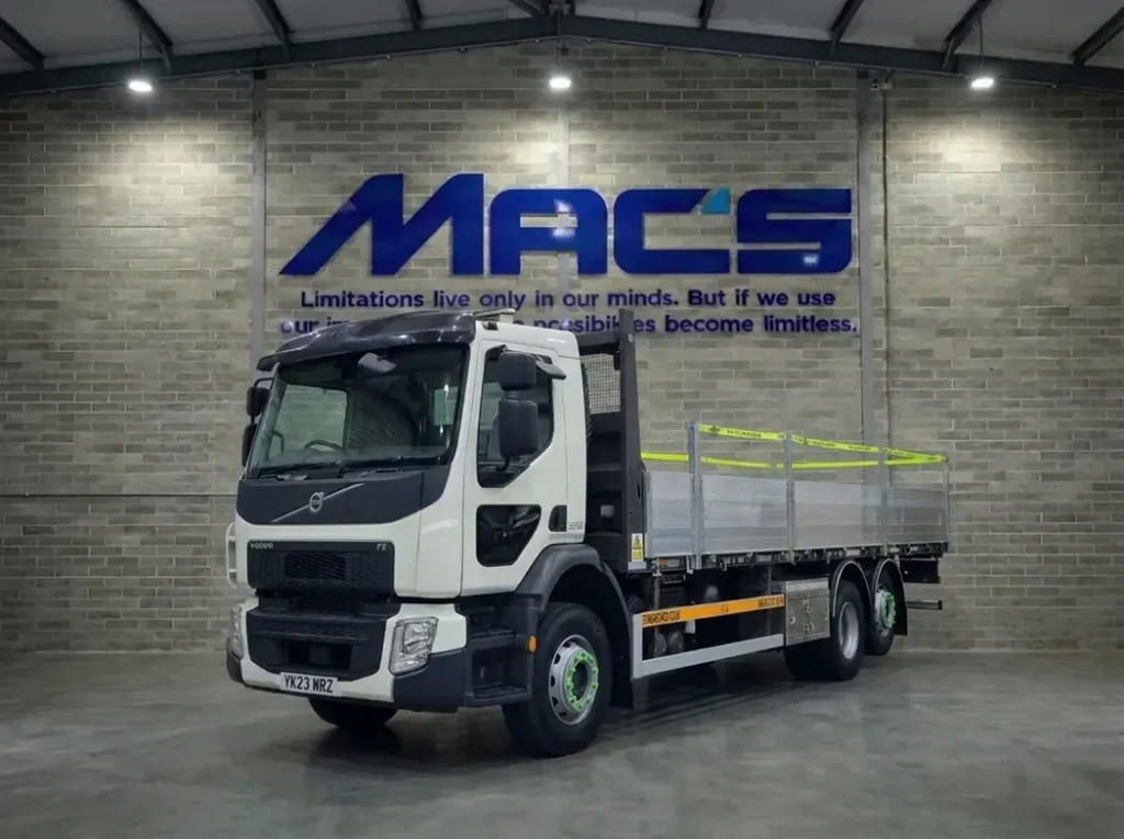 Volvo (2023) FE320 6×2 26T Flatbed Scaffold