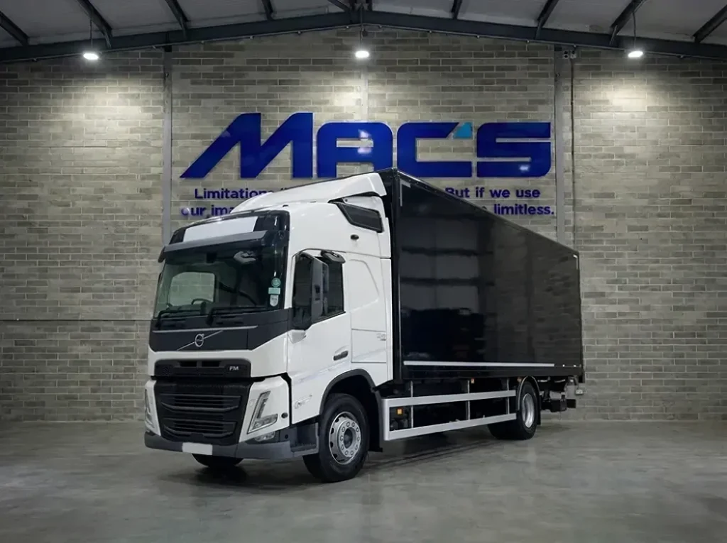 VOLVO (2025) FM330 4X2 18T Box W/ Tail Lift