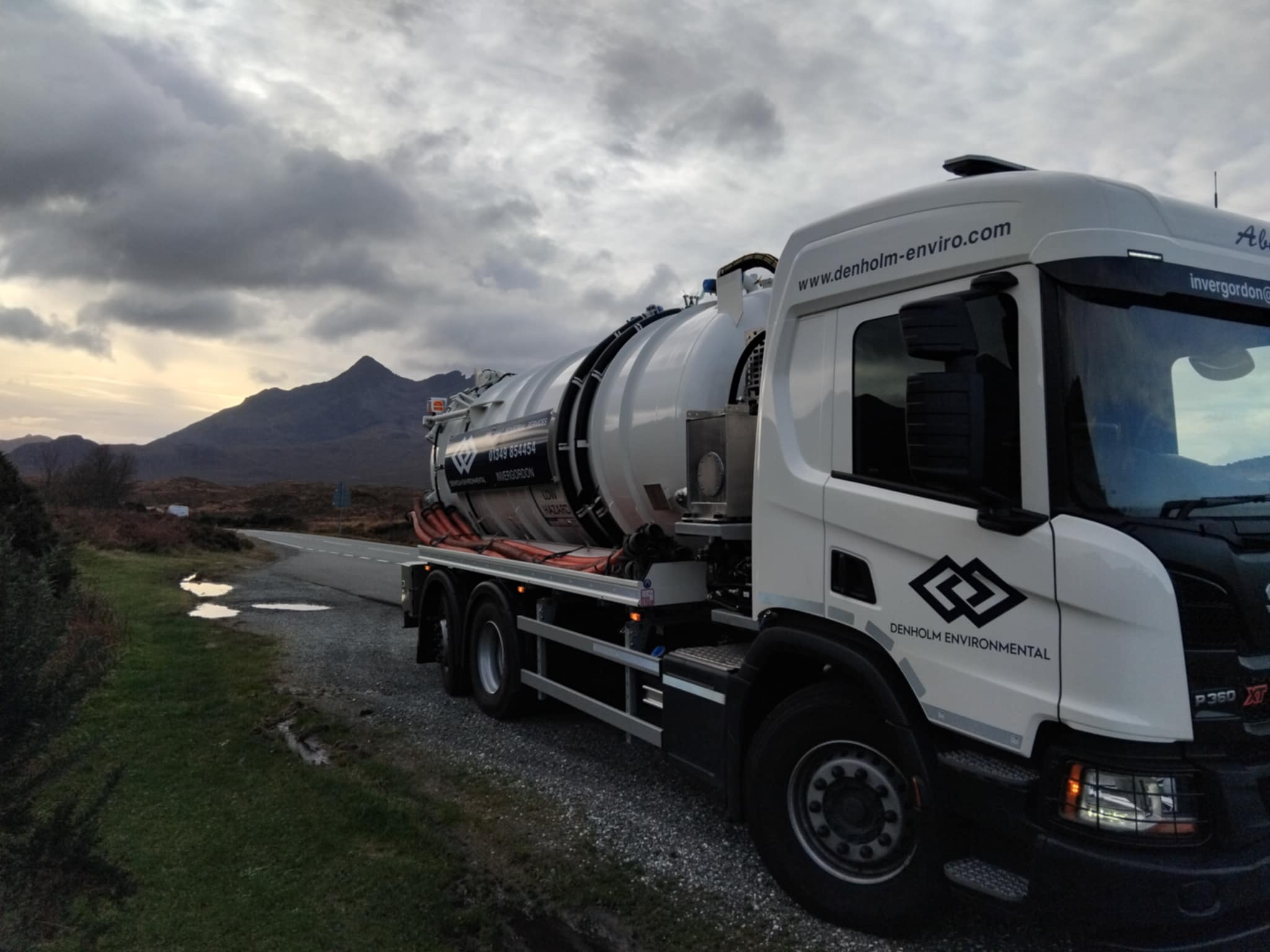 Denholm Environmental Scania 26T Whale jet vac combination tanker in operation on the Isle of Skye.